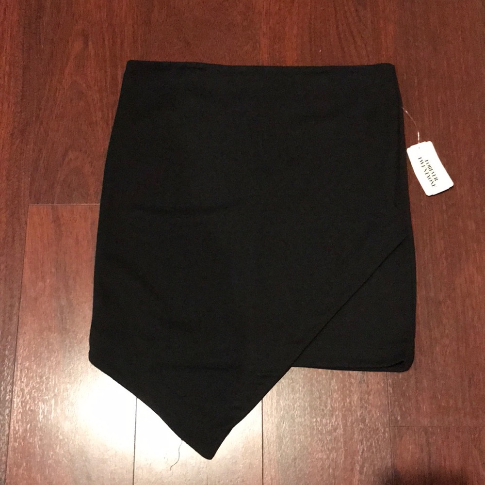 NWT Forever21 asymmetrical black skirt